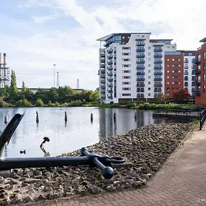 Bay Flat With Water Views Apartment Cardiff