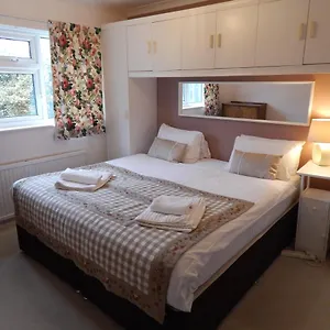 Two Bedroom Corporate And Family With Parking - Orbitat Holiday home